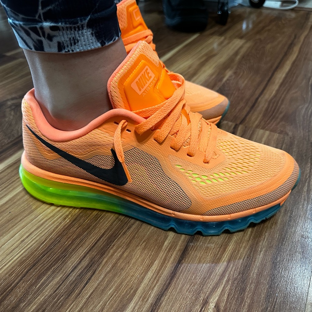 Nike Women’s 2014 Air Max Running Shoes size 11